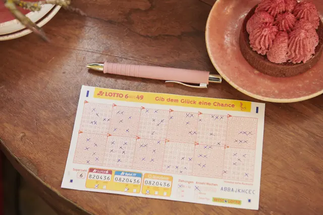 In den vergangenen Tagen hielten eisige Wintertemperaturen Einzug in NRW. Richtig ins Schwitzen kommt aber vielleicht ein Lottospieler aus dem Kreis Unna, wenn er seinen Tippschein mit den Lottozahlen von der Ziehung am Samstag, 22. November, vergleicht. Sein Gewinn beläuft sich auf rund 1,1 Millionen Euro. | Foto: Schlag &amp; Roy