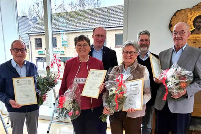 v.l.n.r.: Gerd Lemmen, Antje Jolink, Sven Joosten, Regina Bergerfurth, Klaus Winkel, Franz Jolink | Foto: Marina Marquard/Kirchenchor St. Pankratius Anholt