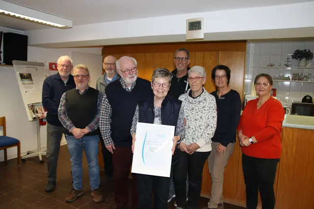 SSV Vorsitzender Franz Frings, 1.Vorsitzender BSG Günter Möwius, KSB Vorsitzender Gustav Hensel, Ehepaar Rosellen-Frank, Vereinsmitglieder und zweite von re .: Cornelia Hüsch, Leiterin Schul- und Sportamt | Foto: KSB Wesel e.V.
