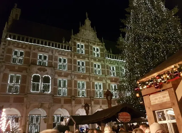 Bild Schepers / Der Bocholter Weihnachtsmarkt 2025 vor dem Historische Rathaus