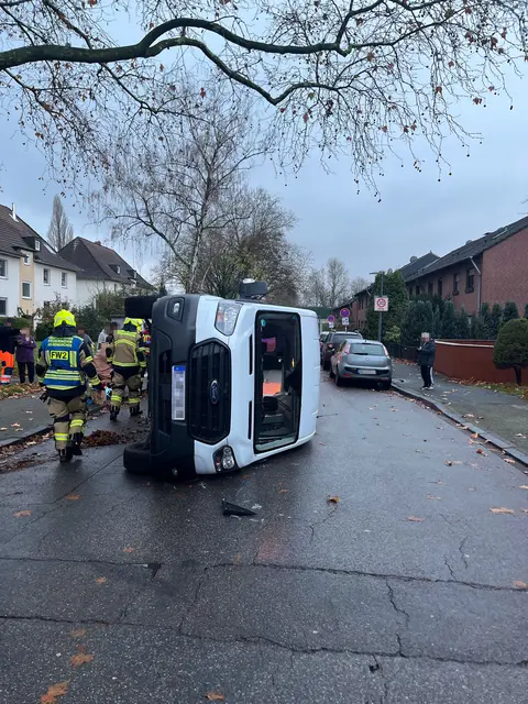 Der umgekippte Ford Transit | Foto: Polizei Gelsenkirchen