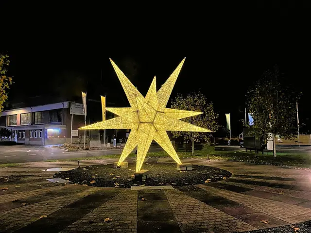 Der Riesenstern im Eingangsrondell | Foto: c Margot Klütsch