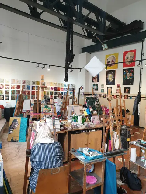 Malunterricht in der Großen Kunstschule ZKE