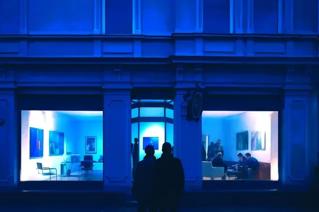 Eine neue Galerie bereichert die Mülheimer Altstadt auf dem Kirchenhügel. Das Immobilenbüro Hagdorn 10 hat die Räume für Kunstpräsentation umgestaltet. Das Haus selbst steht zum Verkauf. | Foto: Collage mit KI - Hagdorn Nr. 10 in "neuem Licht" - AIRL, Muelheim