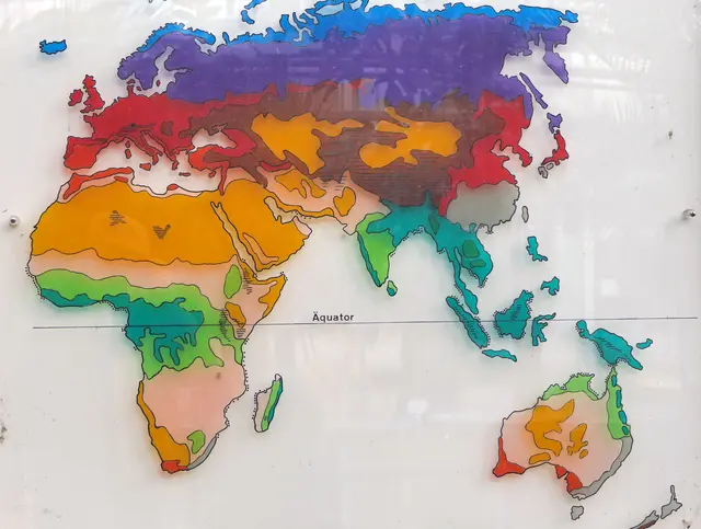 Rund um den Äqauator steht die Sonne fast immer senkrecht