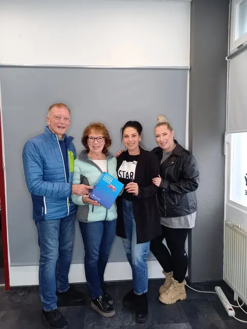 Auf dem Bild von links: Dieter und Monika Rebbert (Kinderkrebshilfe-Unna), Vesela Ignaszak
( My Charisma) und Melanie Ernst ( ME Beauty). Bildquelle: Michael Ignaszak