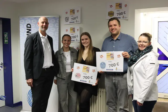 Von links: Jens Willmes (Sparda Bank Bochum), Lea Simon (TC Gerthe), Michelle und Mike Bartkowiak (TC BW Harpen), Pamela Ziesche (Sportjugend Bochum) | Foto: Sportjugend Bochum