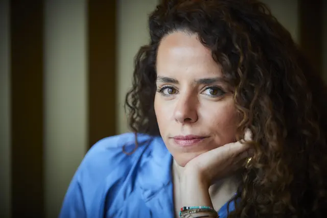 Die deutsch-palästinensische Journalistin und Buchautorin Alena Jabarine | Foto: Tim Oehler