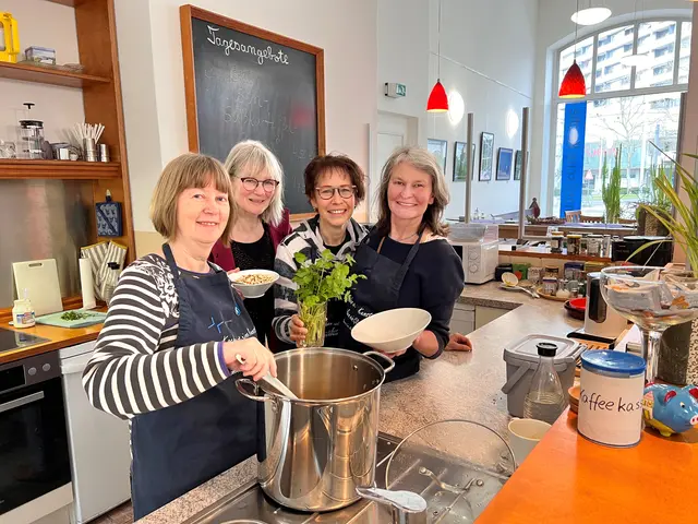 Das Team der evangelischen Ladenkirche kocht zugunsten des WDR-Weihnachtswunders. Foto: Lante