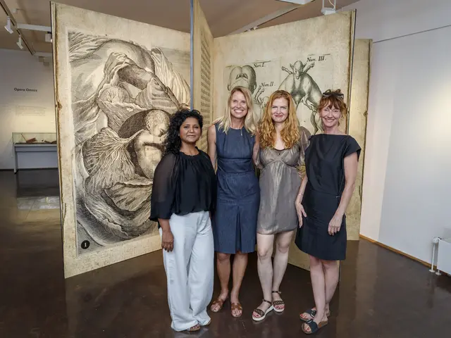 Hilden: Künstlerin Razeea Lindner, Autorin Julie Roever, Herausgeberin Sandra Abend und Grafikerin Nicole Meyer werden am Mittwoch, 17. Dezember, die Buchvorstellung von „Marie Colinet &amp; Wilhelm Fabry, Hebamme &amp; Chirurg im Einsatz für das Leben“ begleiten.  | Foto: Stadt Hilden