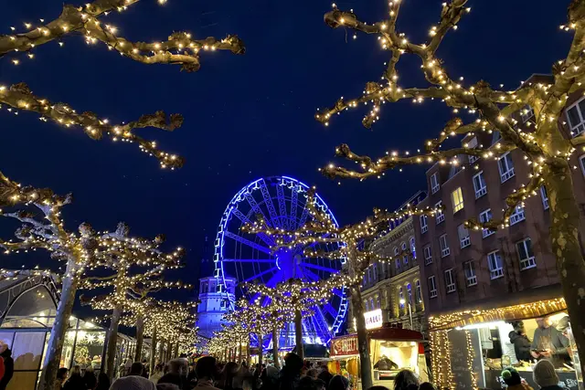 Rheinpromenade mit Riesenrad 