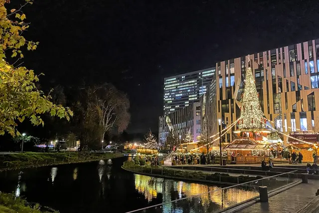 Kö-Bogen mit Glüh-Türmchen | Foto: c Margot Klütsch