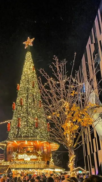Kö-Bogen mit Glüh-Türmchen | Foto: c Margot Klütsch