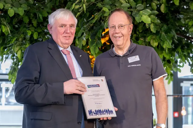 Karl Josef Laumann, Minister für Arbeit, Gesundheit und Soziales NRW und Erich Reichertz, Projektinitiator Heinzelwerk.
Foto: Ministerium für Arbeit, Gesundheit und Soziales NRW
