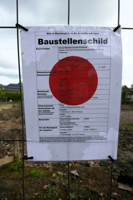 Baustellenschild v. 20.04.2024