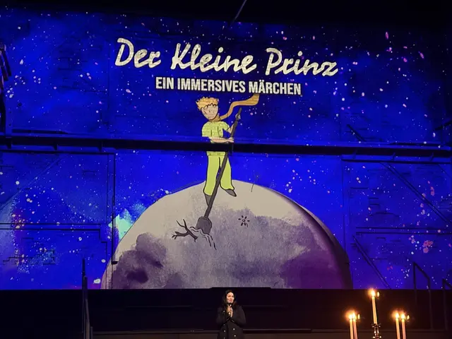 Auf 13 Meter hohen Wänden werden die Bilder vom kleinen Prinzen lebendig.  | Foto: Andrea Rosenthal