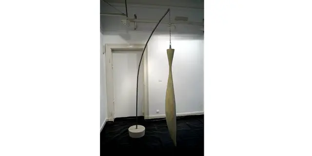 Titel: Trockenfisch (Fluor 2) von Künstler Michael Sailstorfer

Bild im Lokalkompass vom Artikel:“Installation - 10 Iserlohner Kunstpreis. Freedom Fries am Arbeitsplatz von Künstler Michael Sailstorfer – neue Ausstellung im Kunstverein Villa Wessel in Iserlohn.“