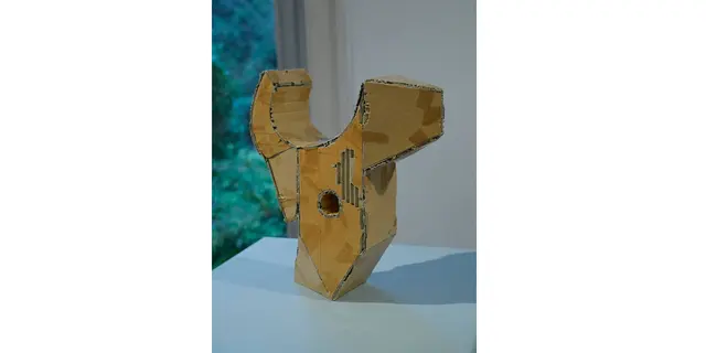 Titel: Kopf und Körper, Iserlohn von Künstler Michael Sailstorfer

Bild im Lokalkompass vom Artikel:“Installation - 10 Iserlohner Kunstpreis. Freedom Fries am Arbeitsplatz von Künstler Michael Sailstorfer – neue Ausstellung im Kunstverein Villa Wessel in Iserlohn.“