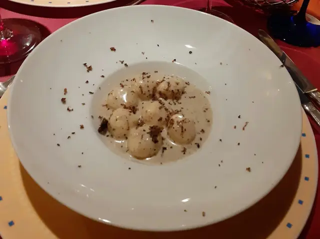 Köstlichkeiten wie die legendären Gnocchi al tarufo vom "La Grappa" werden serviert. | Foto: Michael Köster