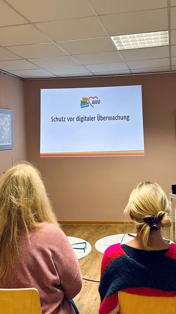 Die Teilnehmerinnen wurden in der AWO Frauenberatungsstelle umfassend über das Thema “Digitale Gewalt” aufgeklärt.  | Foto: AWO