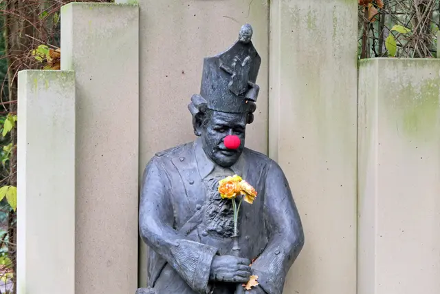 Die Grabstätte des Karnevalisten Hans-Gert Kierdorf 