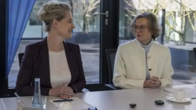 Ministerin Scharrenbach und OB Henze vereinbaren vier weitere Maßnahmen zur Stadtentwicklung
Bildrechte: Gerd Kaemper | Foto: Bildrechte: Stadt Gelsenkirchen /Gerd Kaemper