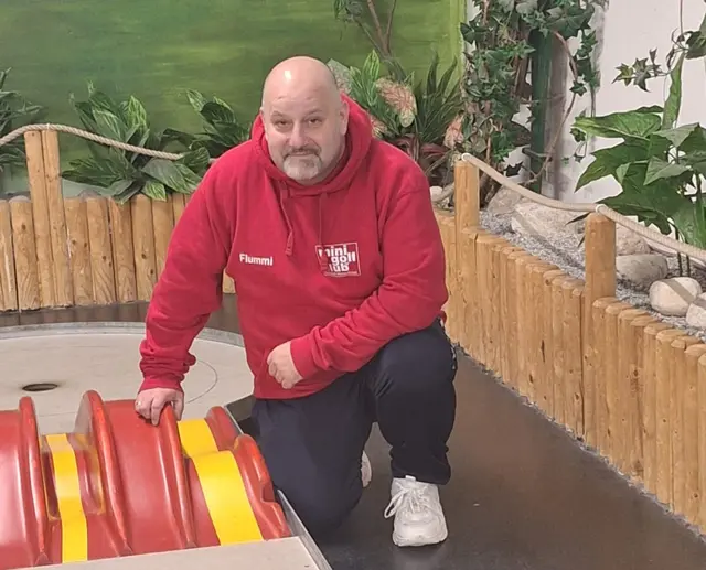 Peter Lischewski an der Passage in Salzburg.