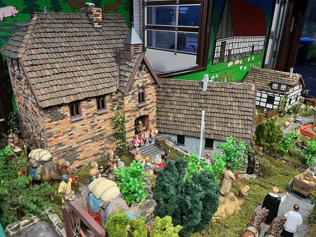 Die alte Dorfschule mit der Dorfglocke im Turm.