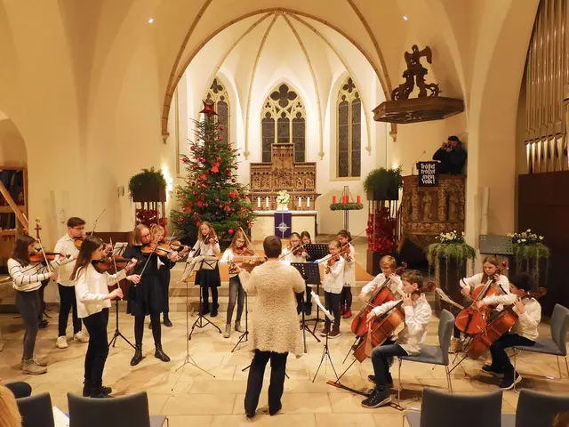 Das Mittelstufenorchester spielt Weihnachtsmusik. Foto: Stadt Iserlohn