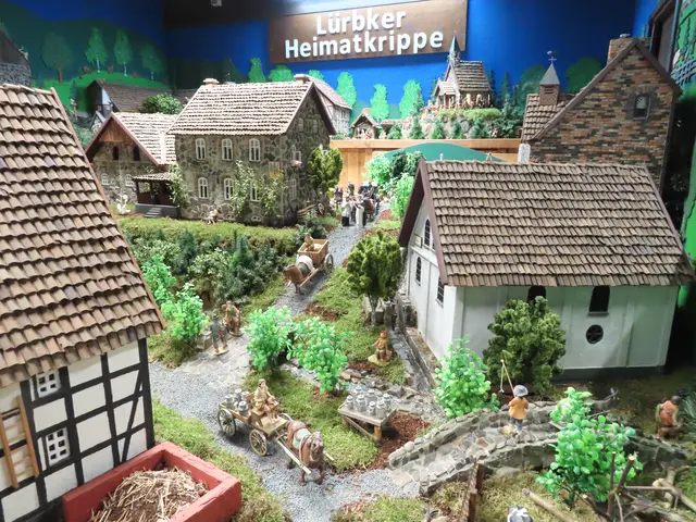 Betriebsamkeit auf den Wegen der Krippenlandschaft an der Rödinghauser Mühle.