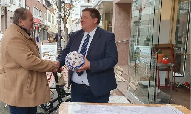 v. l. Ingo Bolder, BM Andreas Stegemann | Foto: Bürgerbusverein