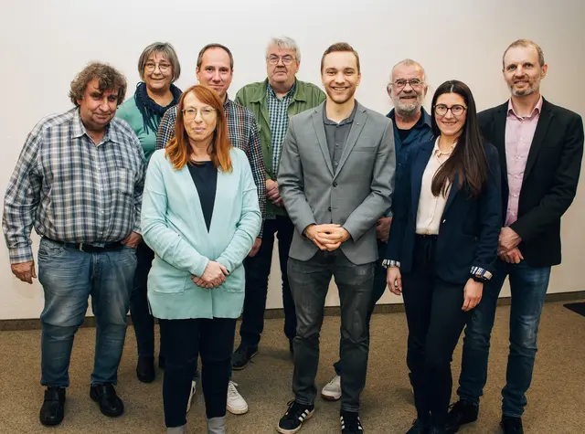 Der geschäftsführende Vorstand mit den Gästen der Mitgliederversammlung (v.l.: Manfred Kolodiejski, Sylvia Valnoha-Ölbracht, Martina Meier, Robert Schmidt, Achim Schwarz, Gian Luca Fusillo, Jens Hebebrand, Zivile Bikulciute, Daniel Andresen).