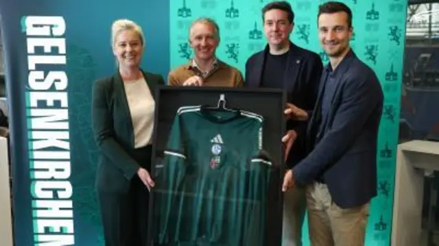 Bild zum Artikel Knappen tragen einzigartiges Design beim Heimspiel gegen den 1. FC Nürnberg am Sonntag, 14. Dezember. Vorstellung des Sondertrikots.  | Foto: Bildrechte: Tim Rehbein - FC Schalke 04