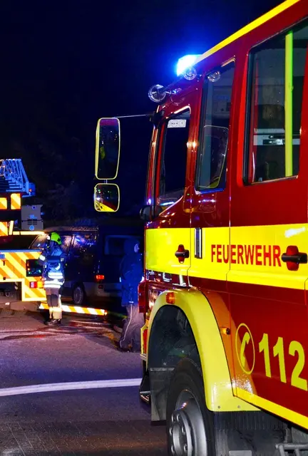 Symbolbild: Feuerwehreinsatz in der Nacht | Foto: Polizei Mettmann
