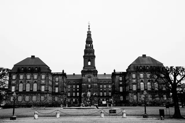 Foto Pixabay
 Schloss Christiansborg in Kopenhagen, der Sitz des dänischen Parlaments 
