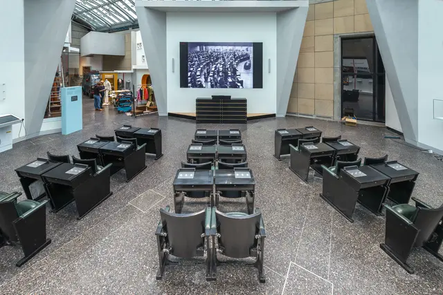 Gestühl des ersten Bundestags | Foto: Stiftung Haus der Geschichte/Axel Thünker