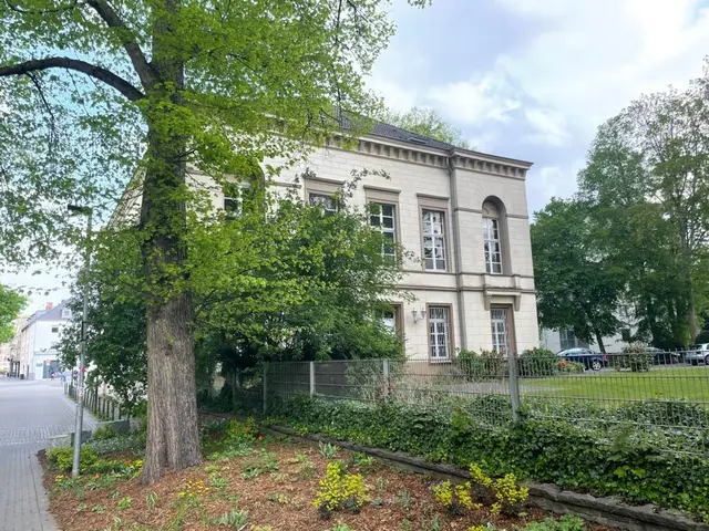 Direkt am Ruhrufer an der "Delle 57": Das 1842 erbaute Stammhaus der Mülheimer Bürgergesellschaft "Gesellschaft CASINO", die 1792 gegründet wurde. | Foto: Andreas Ingramm