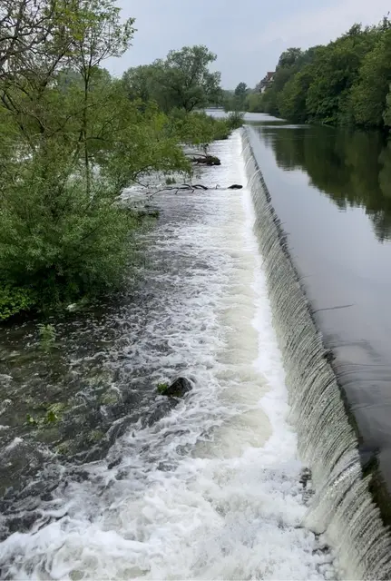 Die "Mülheim-Falls" - Streichwehr mit ohrenbetäubendem Rauschen bei Hochwasser. | Foto: Andreas Ingramm