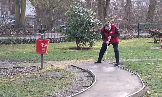 Reinhard Mahn an der Bahn 5 in Bochum-Langendreer.