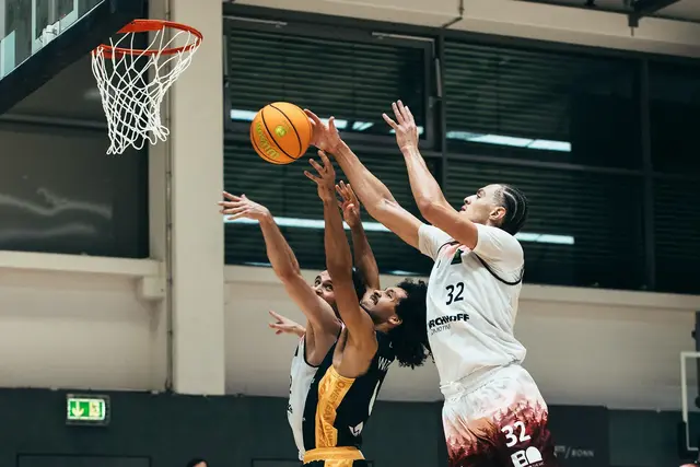 Tyson Leitao und Ruben Dahmen im Rebound | Foto: Calvin Vorsmann, cnipsr