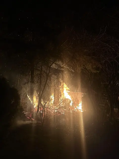 Brennende Gartenlaube | Foto: Feuerwehr Essen
