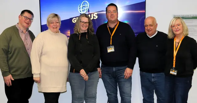 Aus dem Kundenbeirat, dem engagierte Menschen aus Duisburg, Oberhausen und Mülheim an der Ruhr angehören, haben Geschäftsleiter Andreas Boonekamp (4.v.l.) und Sabine Blanes Gonzalez, Assistentin der Geschäftsleitung (r.), zahlreiche Anregungen erhalten, die zum Teil schnell umgesetzt wurden.
Foto: Reiner Terhorst
