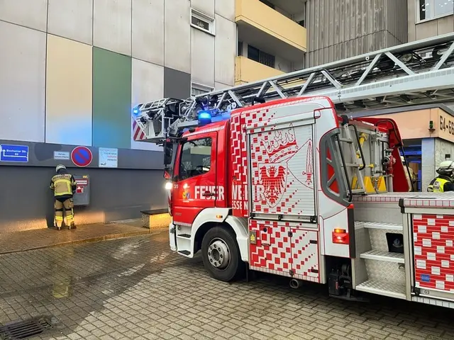 Drehleiter in Bereitstellung; | Foto: Feuerwehr  Essen 