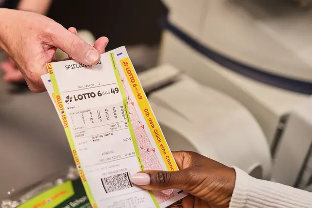 Davon träumen wohl viele: Mit einem Jackpotgewinn von über 5,2 Millionen Euro bei LOTTO 6aus49 an Silvester startet ein WestLotto-Tipper aus dem Kreis Siegen-Wittgenstein in das neue Jahr 2026. | Foto: Schlag &amp; Roy GmbH