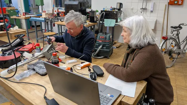 KA!SERliches Repair- und Näh-Café lädt zum gemeinsamen Instandsetzen ein | Foto: Nachbarschaftsinitiative KA!SERN