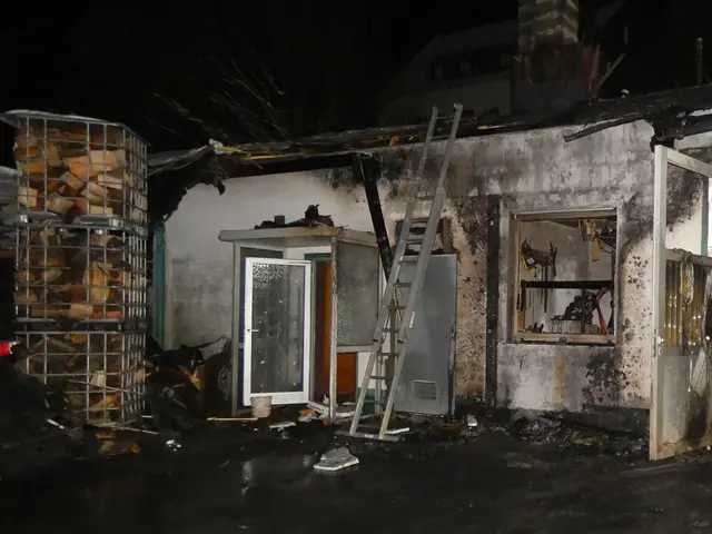 Schwerer Schaden entstand beim Brand einer Lagerhalle in Dahl. Foto: Feuerwehr Hagen