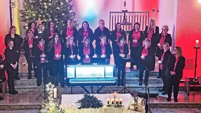 Das Weihnachtskonzert des Hüingser Revival Chors war ein großer Erfolg. Foto: Petra Albert