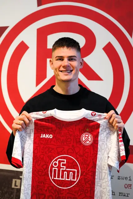 Danny Schmidt trägt in der Rückrunde das RWE-Trikot. | Foto: Rot-Weiss Essen