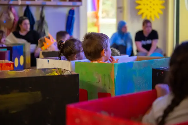 Mit großer Spannung im eigenen Auto Kino-Abenteuer erleben: Die gemeinsamen Bastel-Aktionen mit Kindertagesstätten setzte das Wohnungsunternehmen Vonovia bereits in mehreren Städten um. | Foto: Vonovia / Bierwald