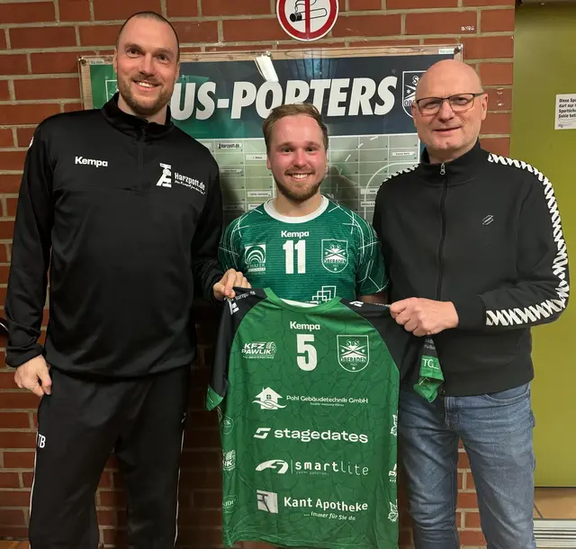 Von links Trainer Thomas Brannekämper, Julian Mosch und Vorsitzender Klaus Detlef Seiler  | Foto: SUS Oberaden 